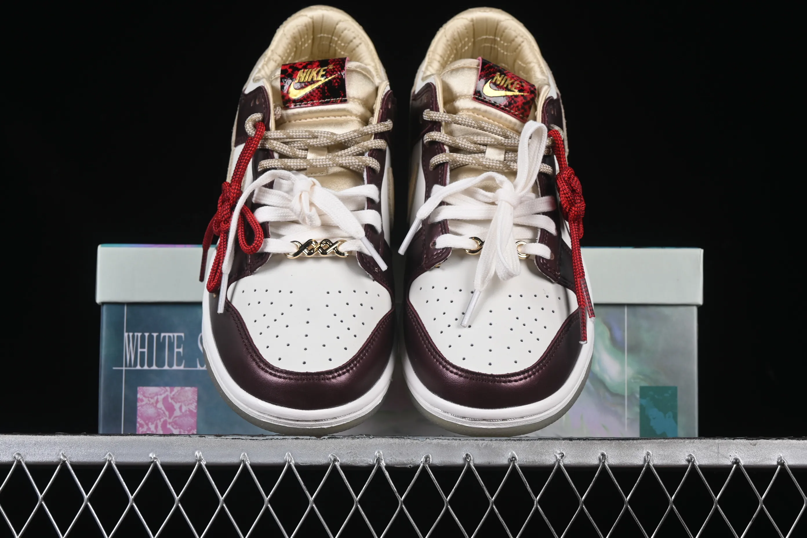 All Categories Nk SB Dunk Series Nk SB Dunk Low Low-top sneakers K version Nk Dunk Low "Year of the Snake" Limited to the Year of the Snake Low-top casual sneakers HV5991-171